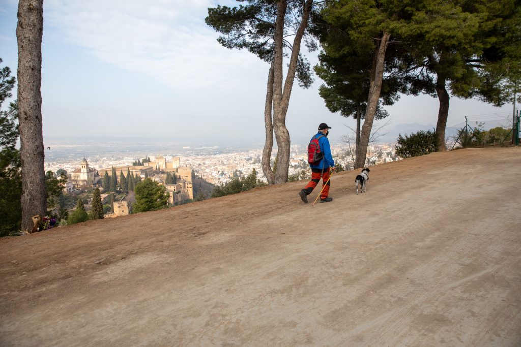 La Alhambra repara el camino forestal que da acceso a la Silla del Moro