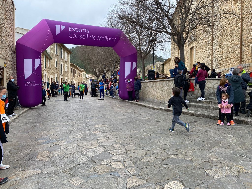 El IX Circuito de Carreras Infantiles en la Serra 2022 arranca con éxito y este año prevé convocar a más de 2.000 participantes