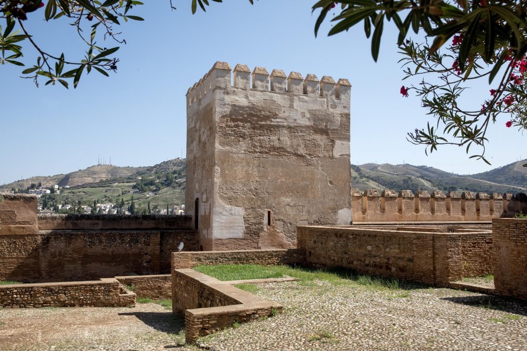 La Alhambra recepciona la obra de restauración de la Torre de las Gallinas