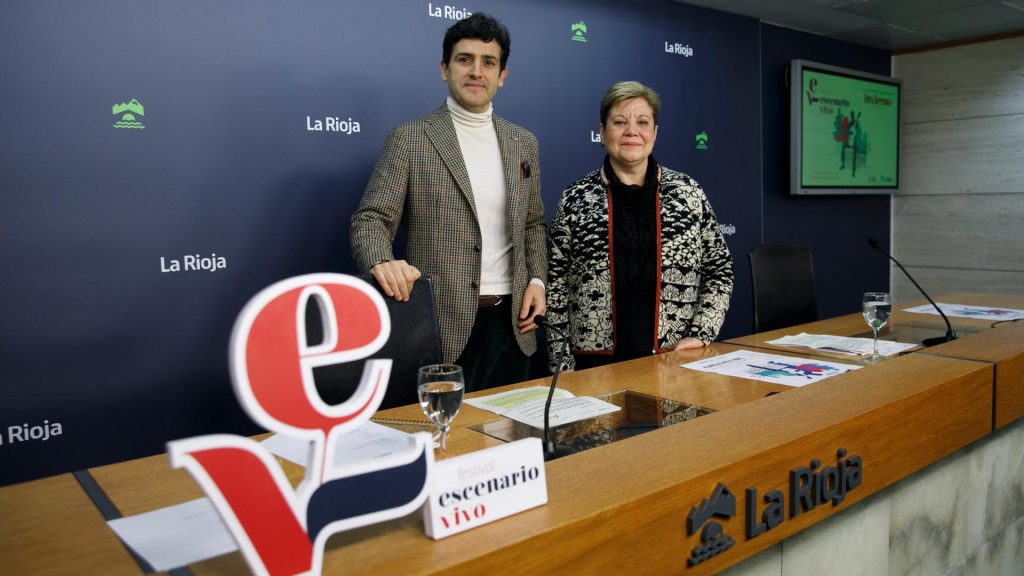 Director general de Cultura, Roberto Iturriaga, y la coordinadora general de la Fundación San Millán, Almudena Martínez