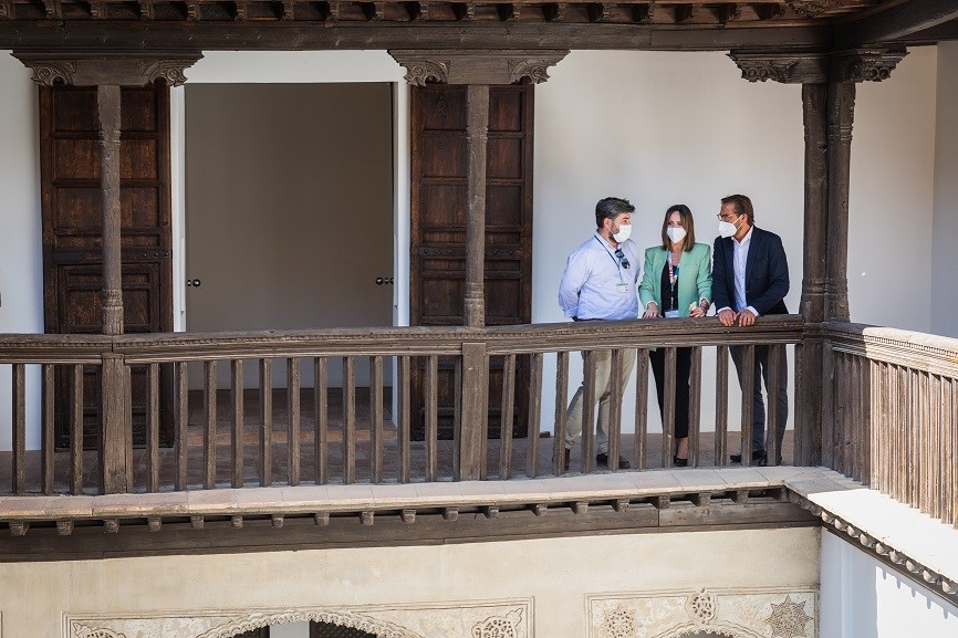 La Alhambra interviene en la cubierta de la Casa Morisca Horno de Oro