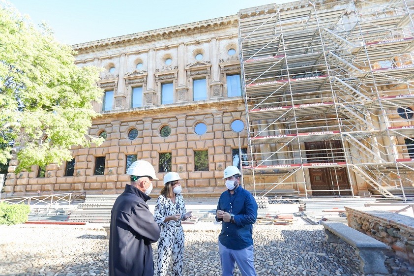 La Alhambra inicia los trabajos de restauración de las portadas del Palacio de Carlos V